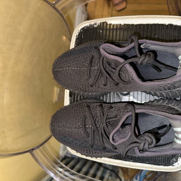 Yeezy - Picture 2 of 11